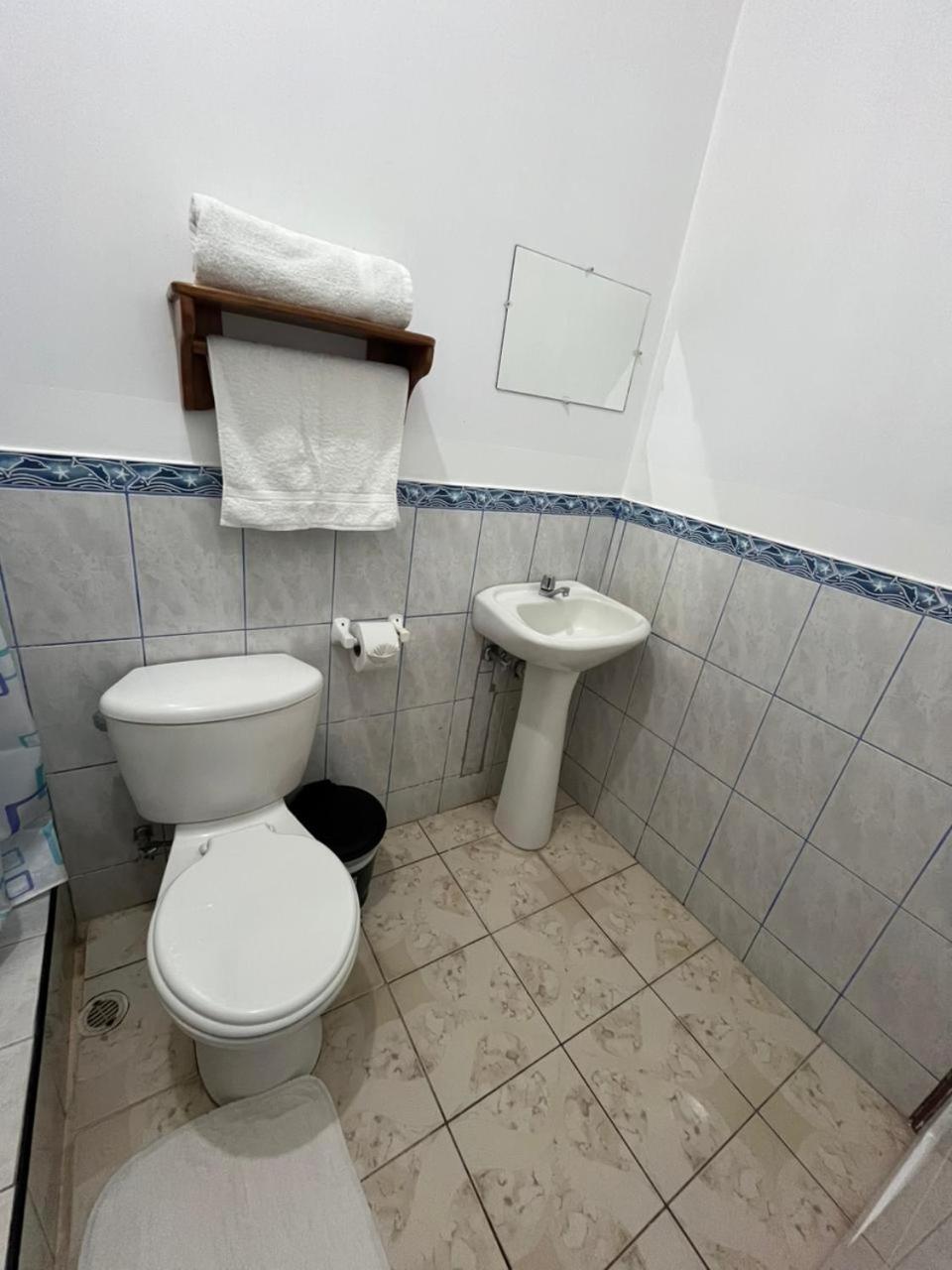 Hostal Neptuno - Poseidon Puerto Villamil Extérieur photo