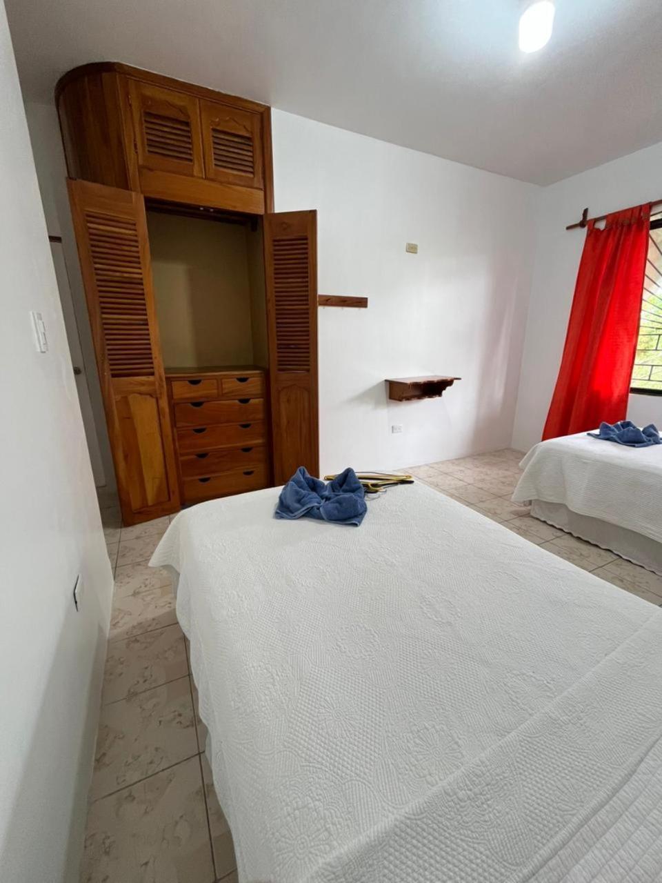 Hostal Neptuno - Poseidon Puerto Villamil Extérieur photo