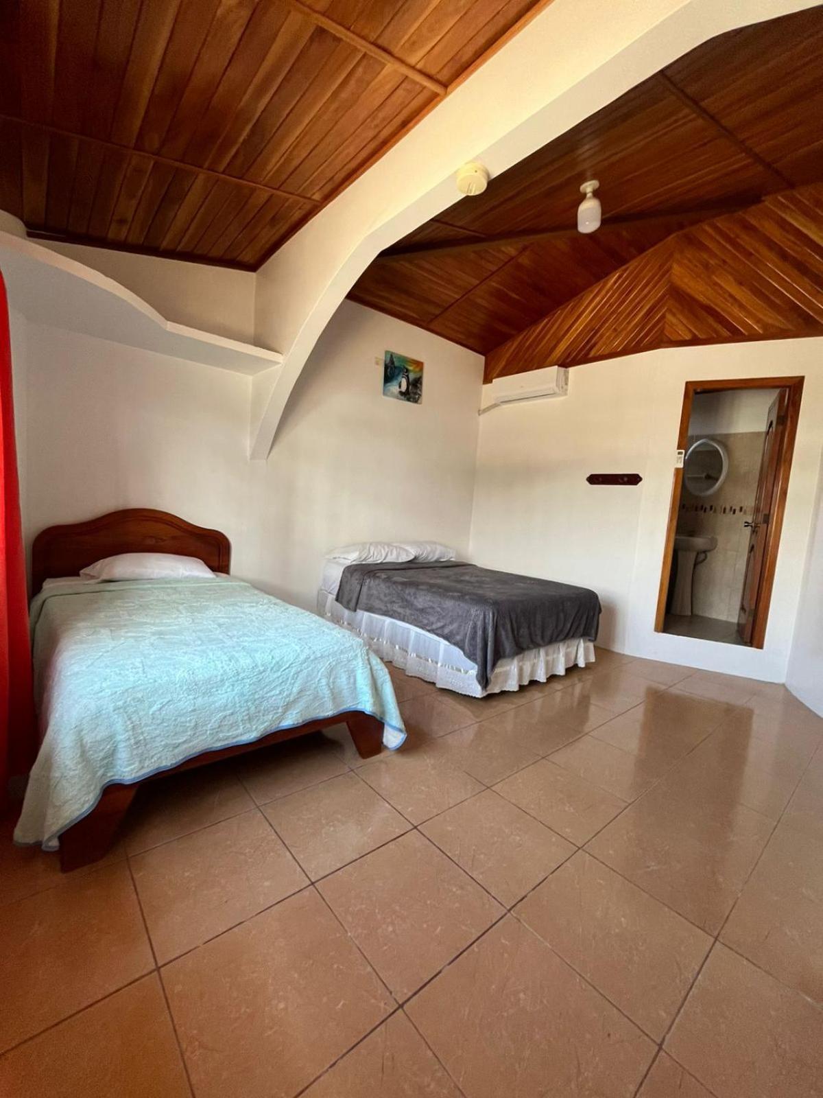 Hostal Neptuno - Poseidon Puerto Villamil Extérieur photo