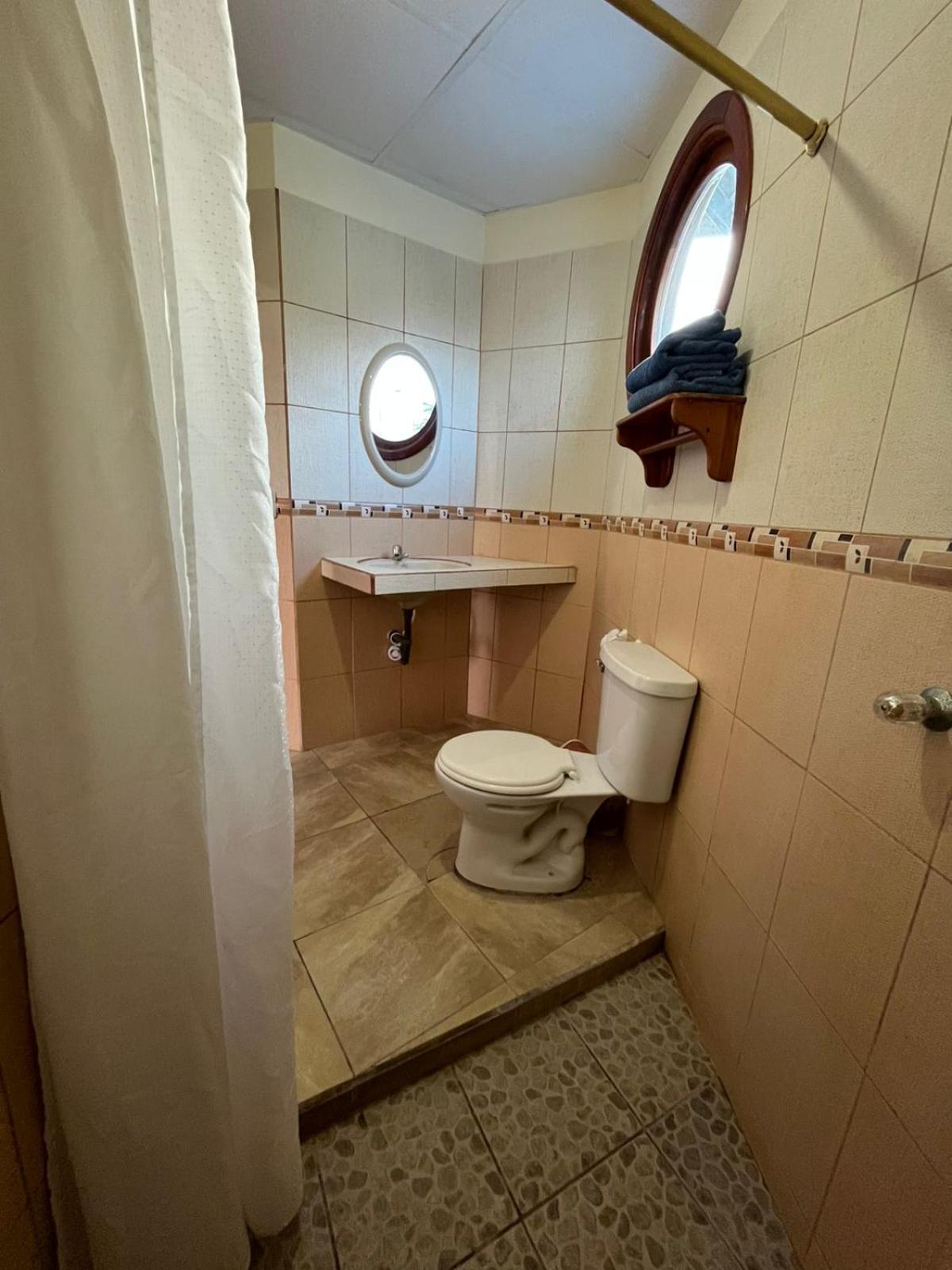 Hostal Neptuno - Poseidon Puerto Villamil Extérieur photo